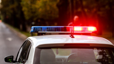 masina politie lumini noapte seara