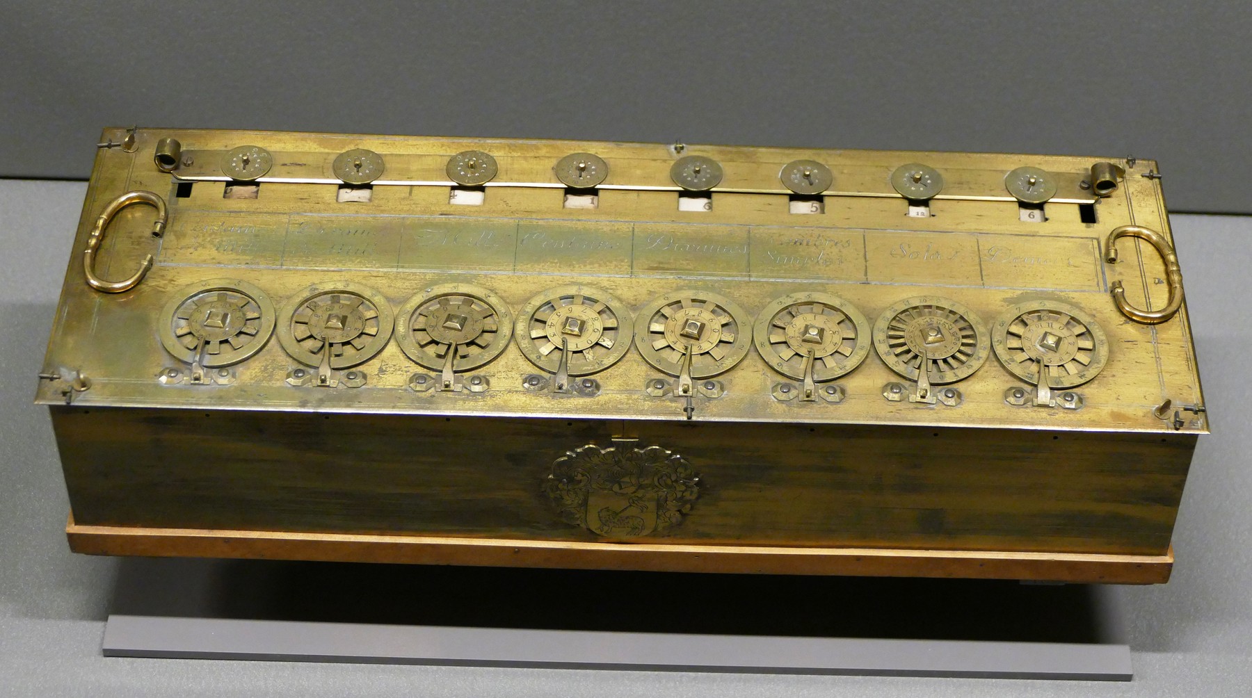 „Comoară naţională”. Un calculator construit de Blaise Pascal în 1642, care urma să fie scos azi la licitaţie, nu poate părăsi Franţa