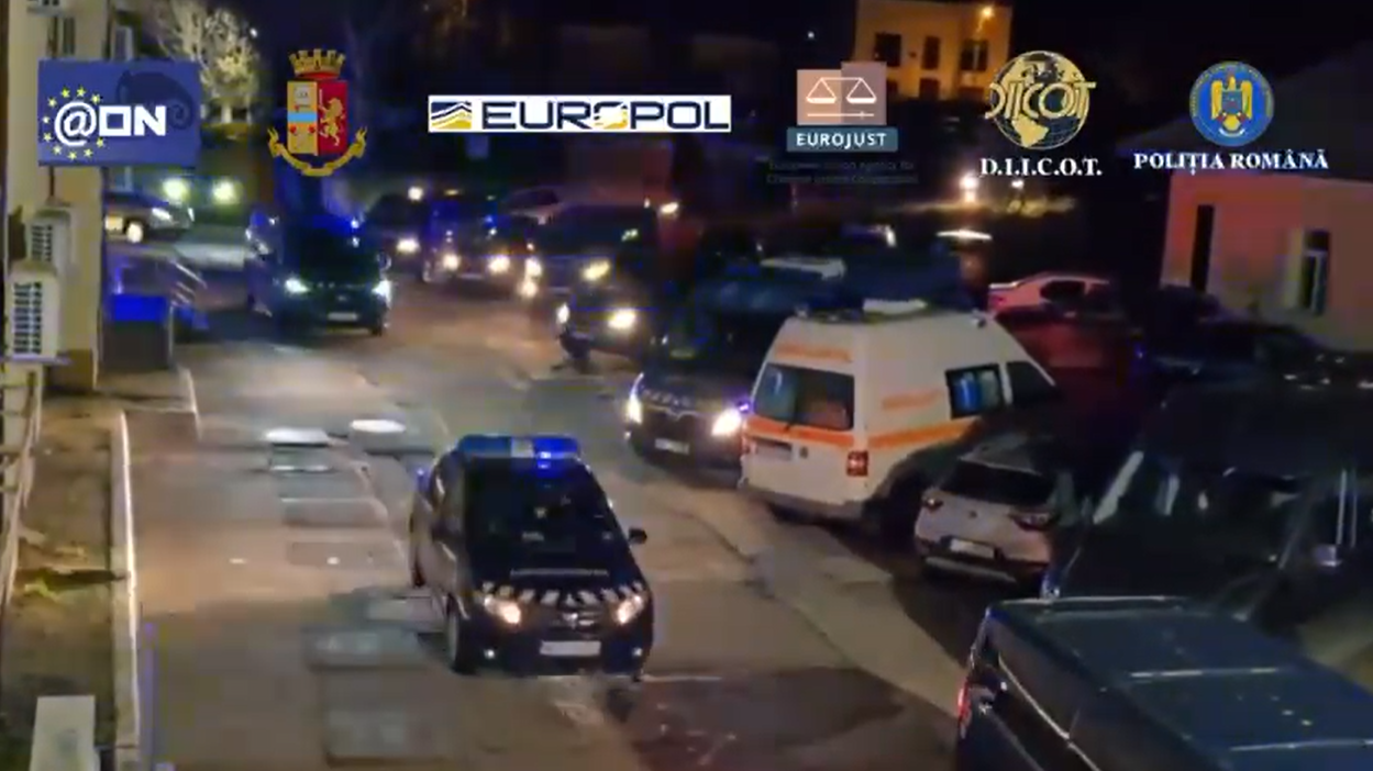 Rețea de tip mafiot, destructurată: percheziții în România şi Italia. Patru familii au exploatat sexual zeci de victime