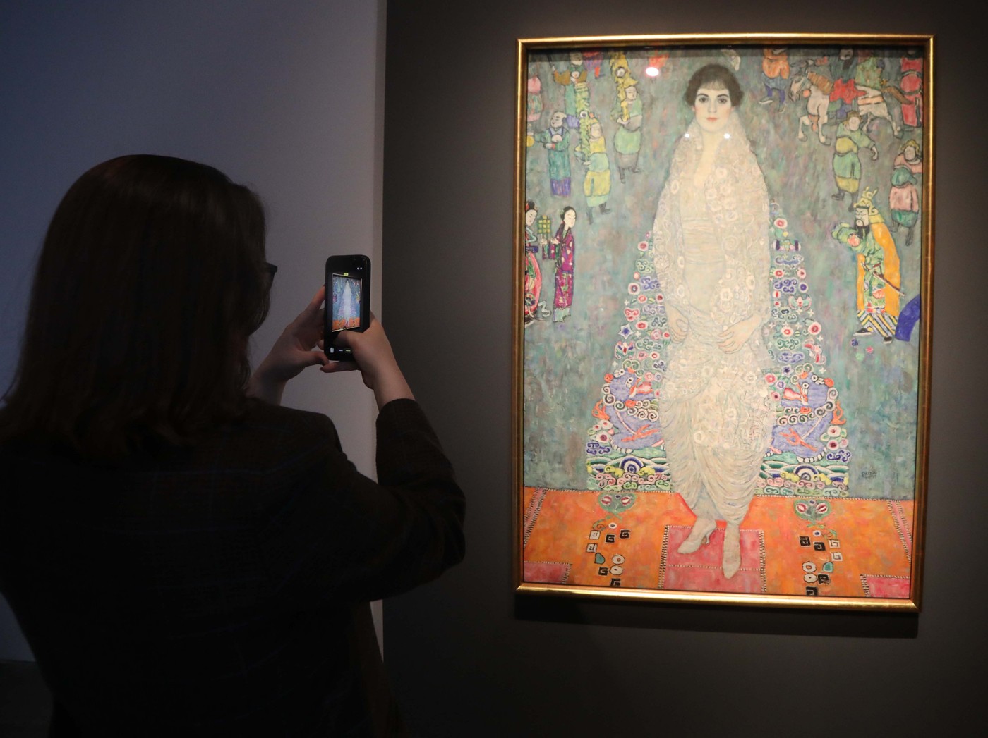 O pictură rară a lui Klimt a devenit a doua cea mai scumpă operă de artă modernă vândută vreodată la licitaţie. Cine deține recordul