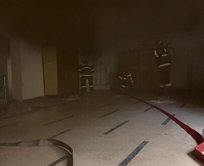 Incendiu la Spitalului Municipal de Urgenţă Caransebeş: 18 persoane au fost evacuate, 7 de la Urgenţă. A ars un tablou electric
