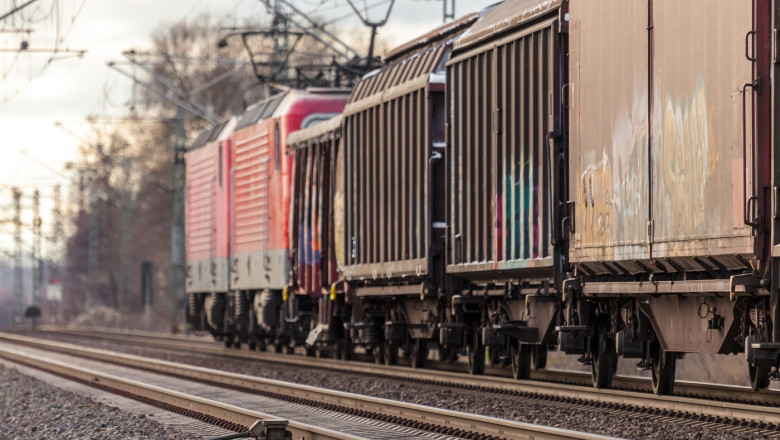 tren de marfa vagoane