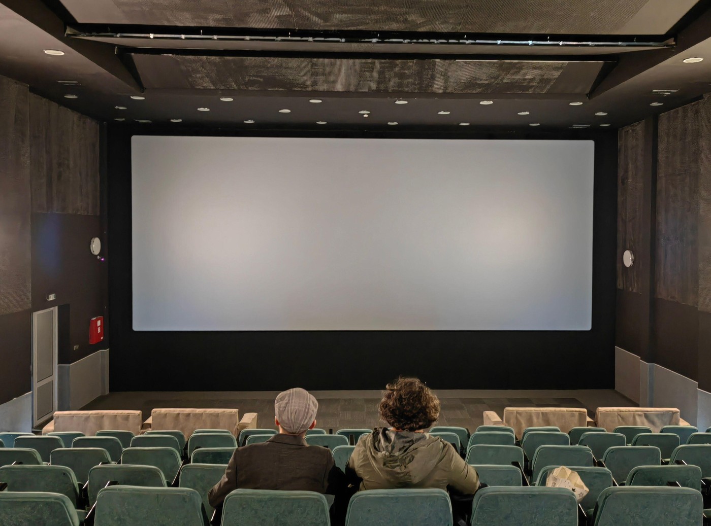 Barometrul de Consum Cultural 2024. Doi români din cinci au mers măcar o dată la film anul trecut. Teatru: unul din patru