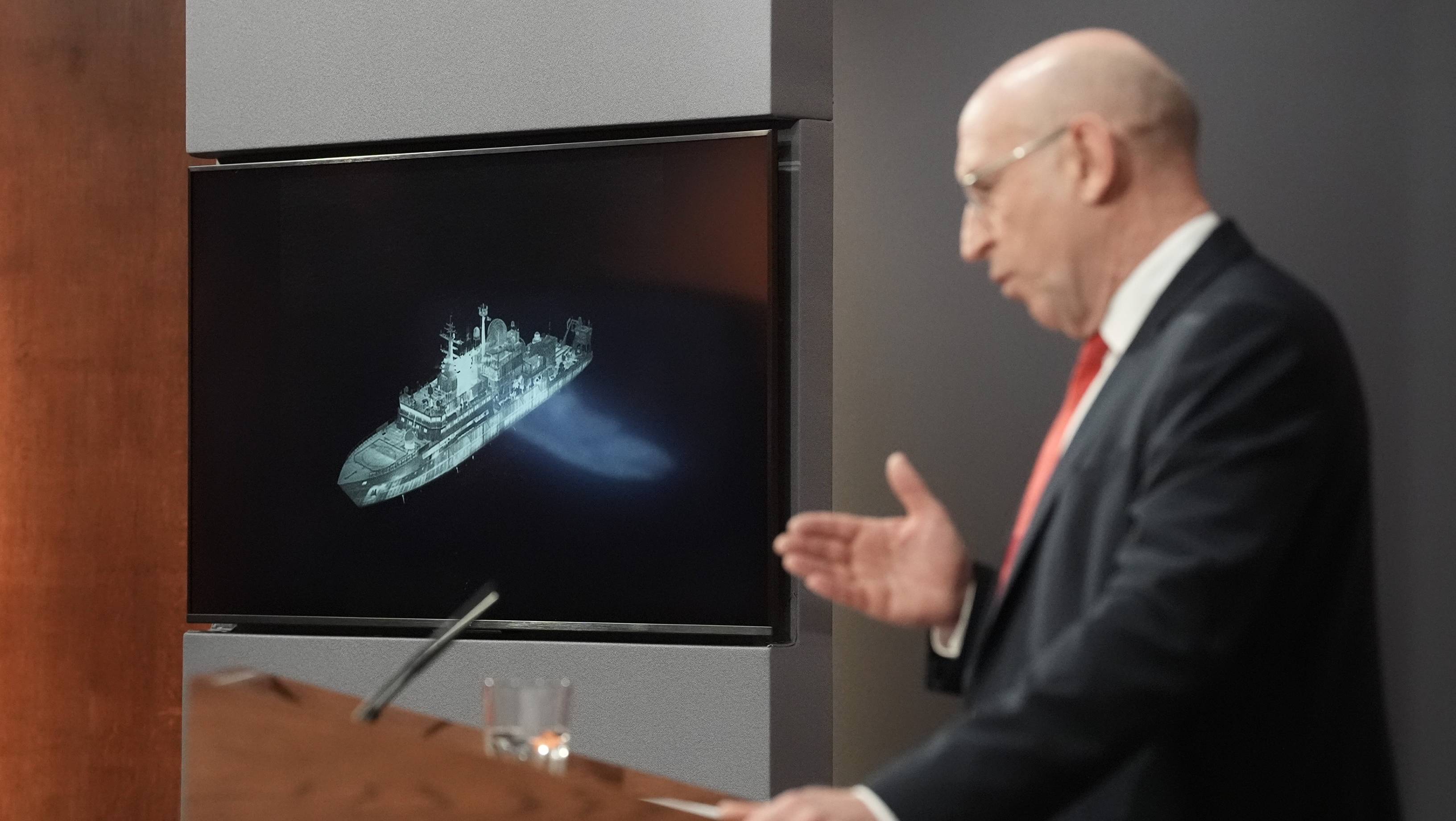 O navă spion rusească, detectată în apele britanice. Ministrul britanic al Apărării: „Vă vedem. Știm ce faceți”