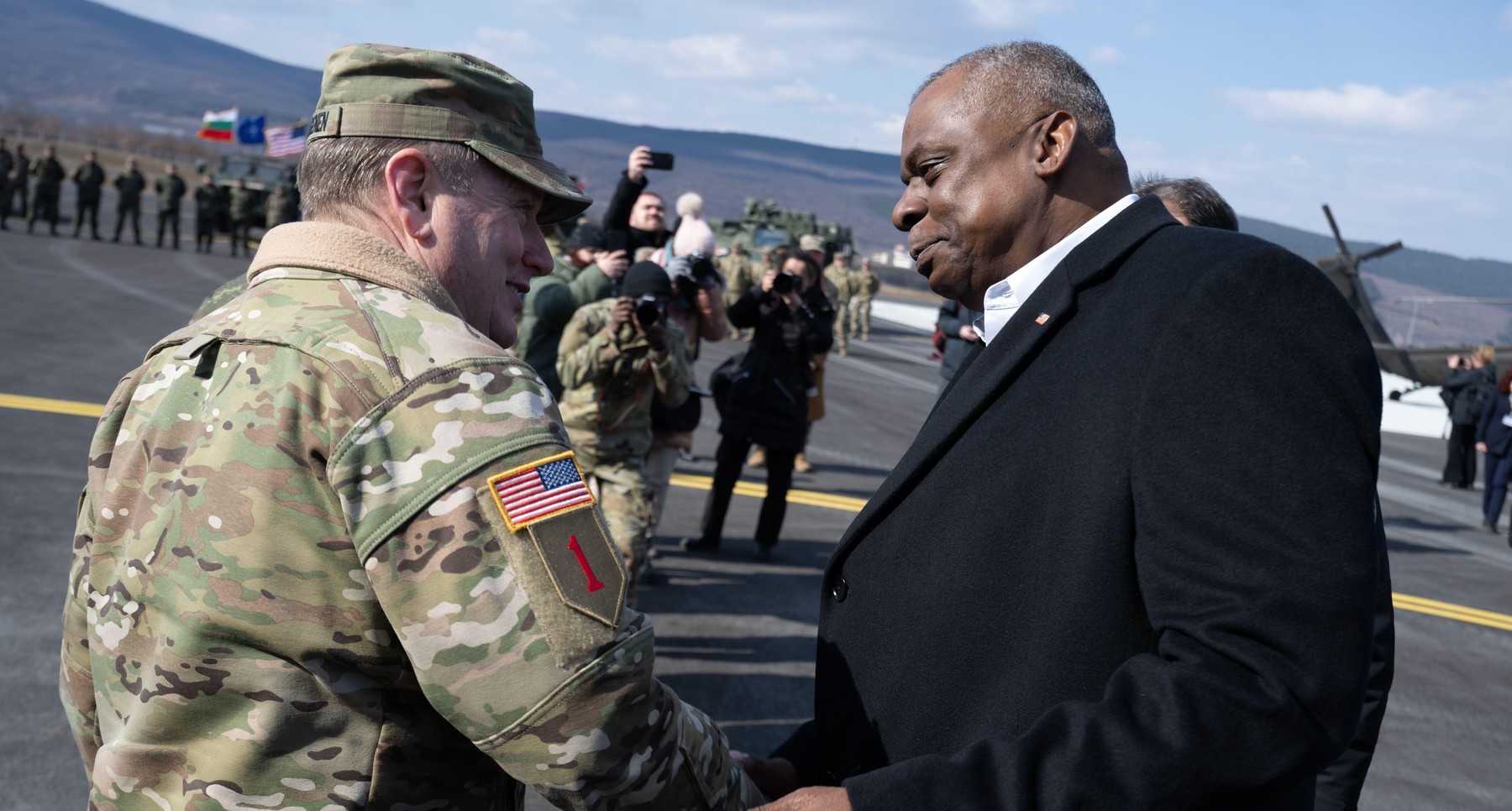 Nicușor Dan a decorat un general american. Pentru ce a primit Matthew J. Van Wagenen Ordinul „Virtutea Militară”