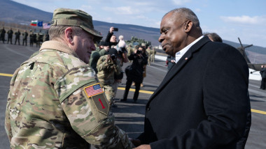 Gen Matthew J. Van Wagenen (left) shakes hand with ex secretary of Defense Lloyd J. Austin III