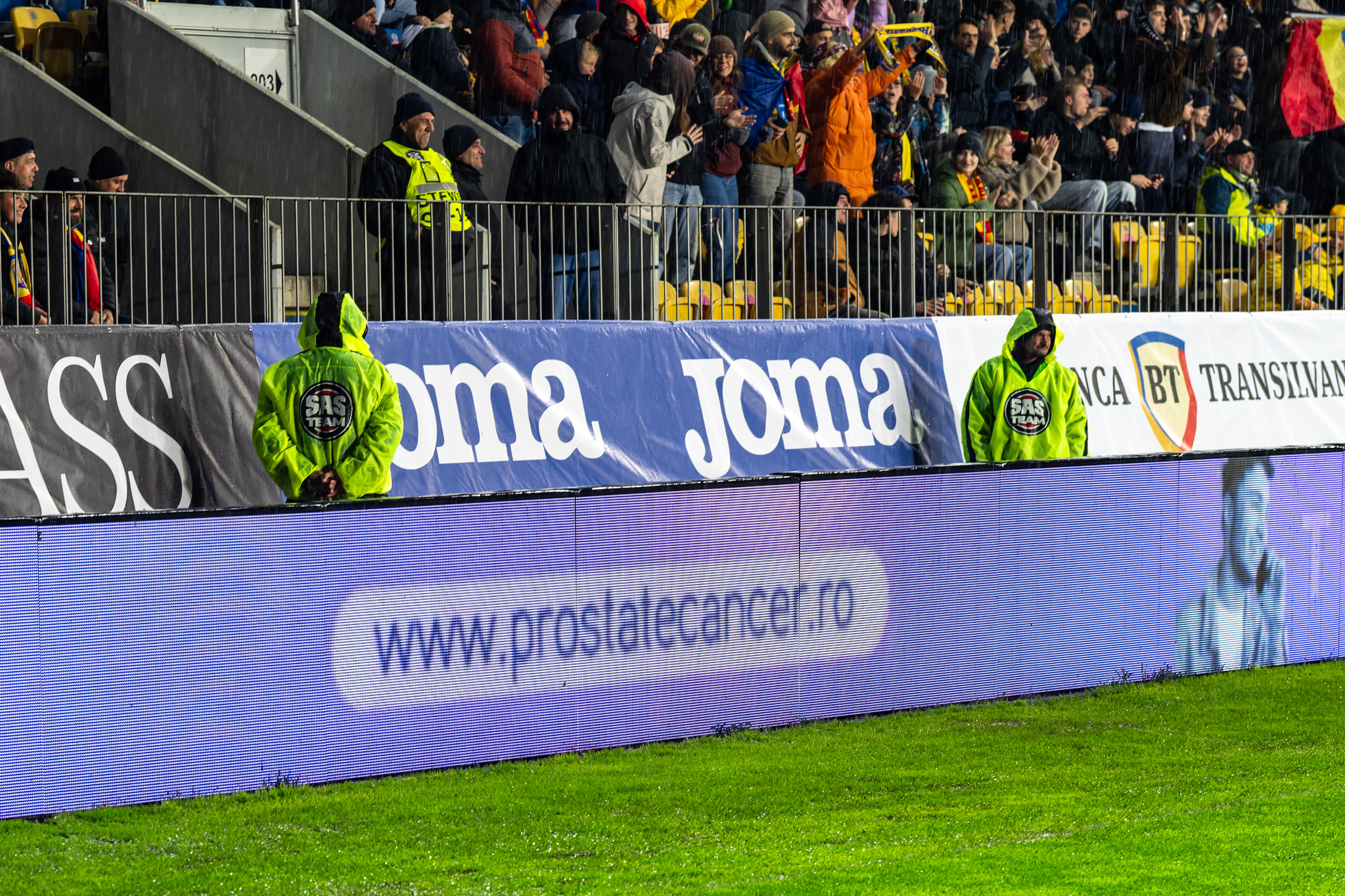 Când fotbalul devine arenă preventivă – Regina Maria i-a încurajat pe microbiști să acorde mai multă atenție sănătății lor