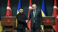 Turkish President Recep Tayyip Erdogan and the President of Ukraine Volodymyr Zelenskyy shake hands