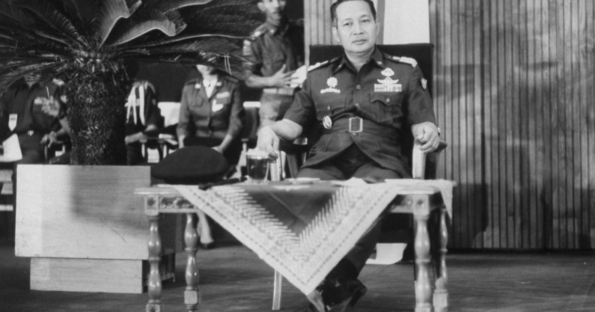 Indonezia îi acordă lui Suharto titlul de „erou naţional”