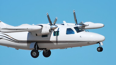 Avion de mici dimensiuni.