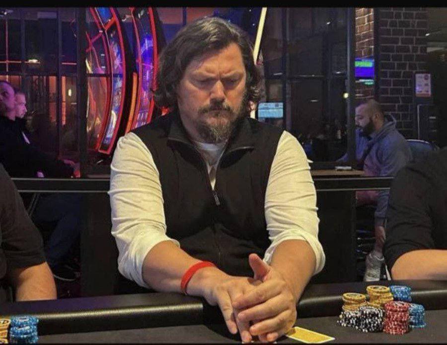 Patriarhul Kirill l-a dat afară pe un important mitropolit rus care ar fi jucat banii bisericii la poker. Preotul a criticat războiul