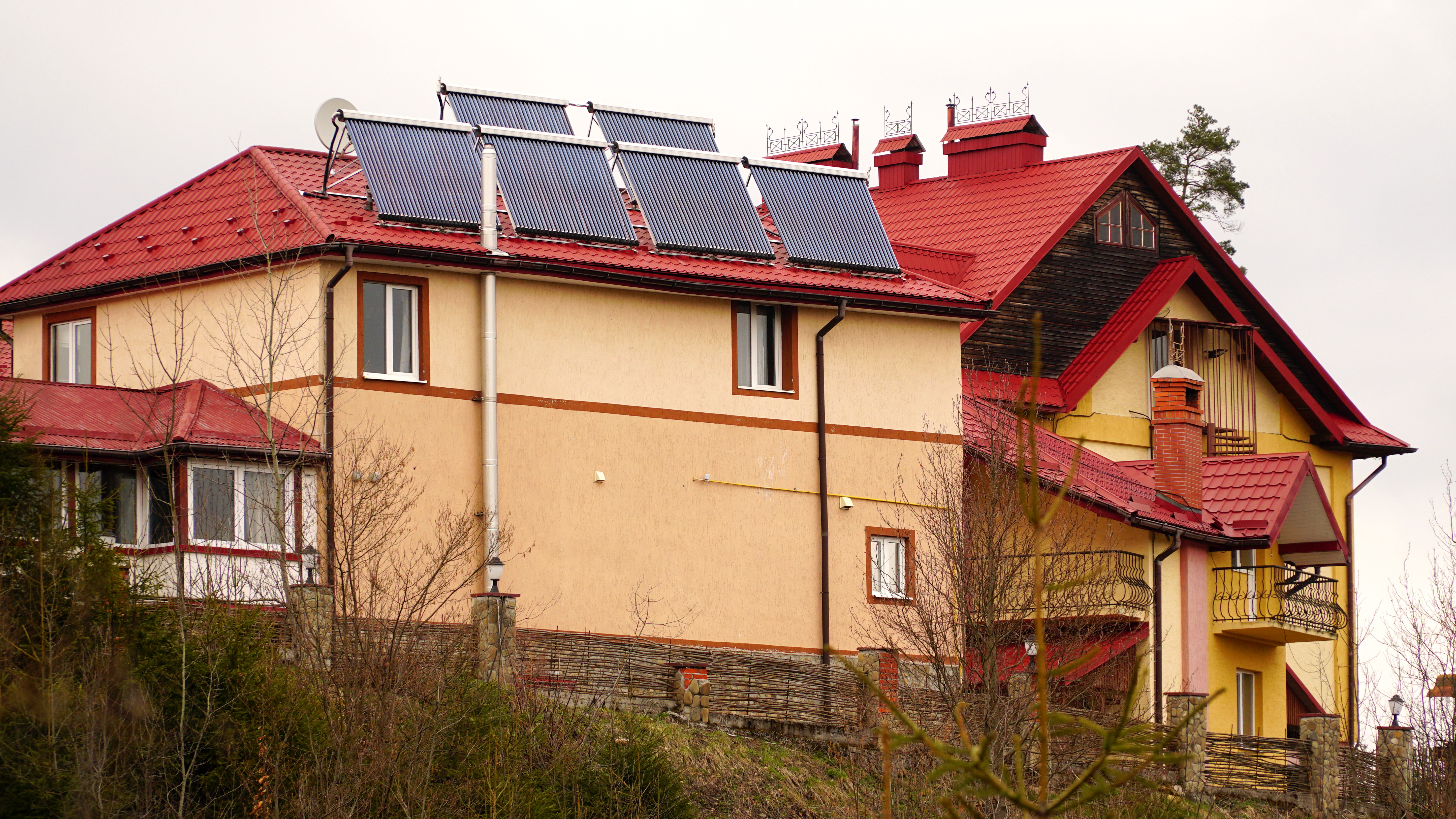 Noua ordonanţă privind comunităţile de energie. Cum pot prosumatorii să-şi producă şi să-şi vândă propria energie electrică