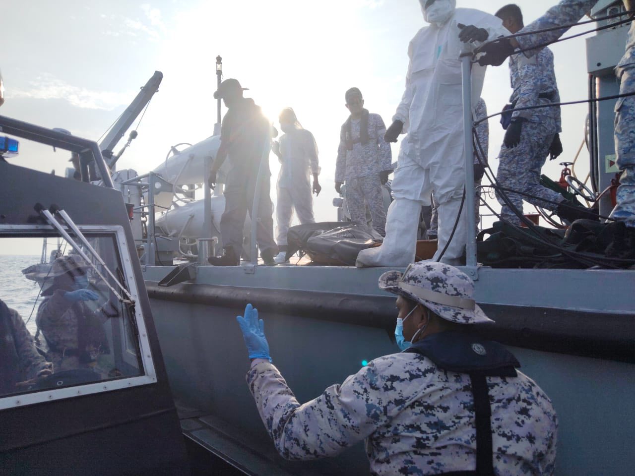 Cel puţin 21 de morţi după scufundarea unei bărci cu migranți în largul coastei Malaeziei. Printre victime se numără femei și copii