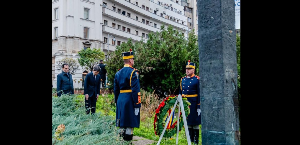 Președintele Nicușor Dan a depus o coroană de flori la monumentul lui Corneliu Coposu: „Principiile nu sunt negociabile”