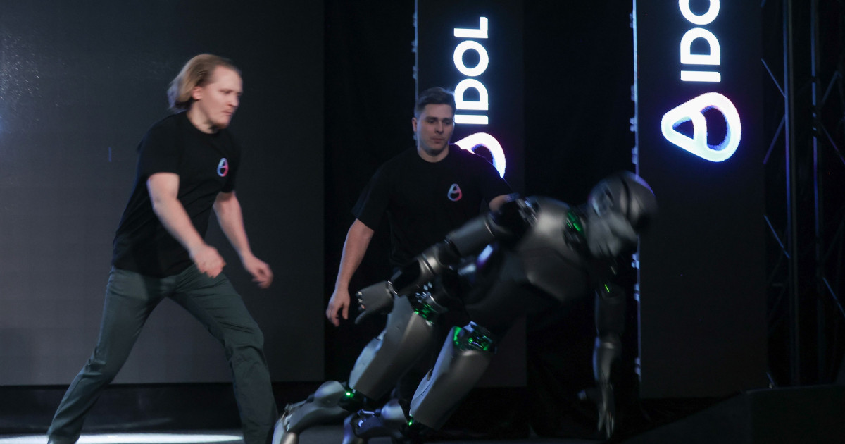 Robotul umanoid AIdol al Rusiei, un debut eșuat
