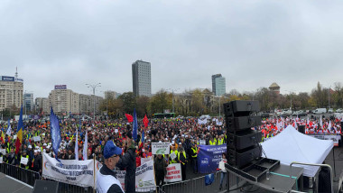 sindicalisti bns protesteaza in pta victoriei