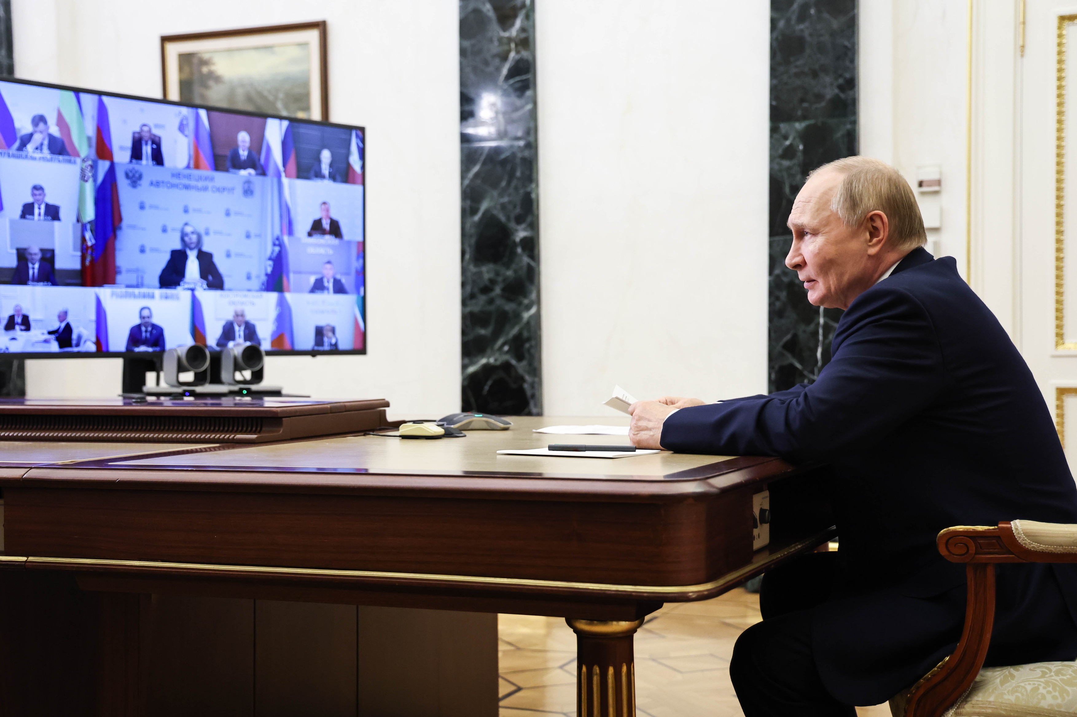 „Uite Putin, nu e Putin” Cum își „ascunde” Kremlinul președintele în trei birouri identice