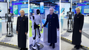 v dancila poza cu roboti la un targ in china - colaj