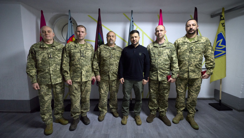 zelenski alaturi de militari, in vizita pe front