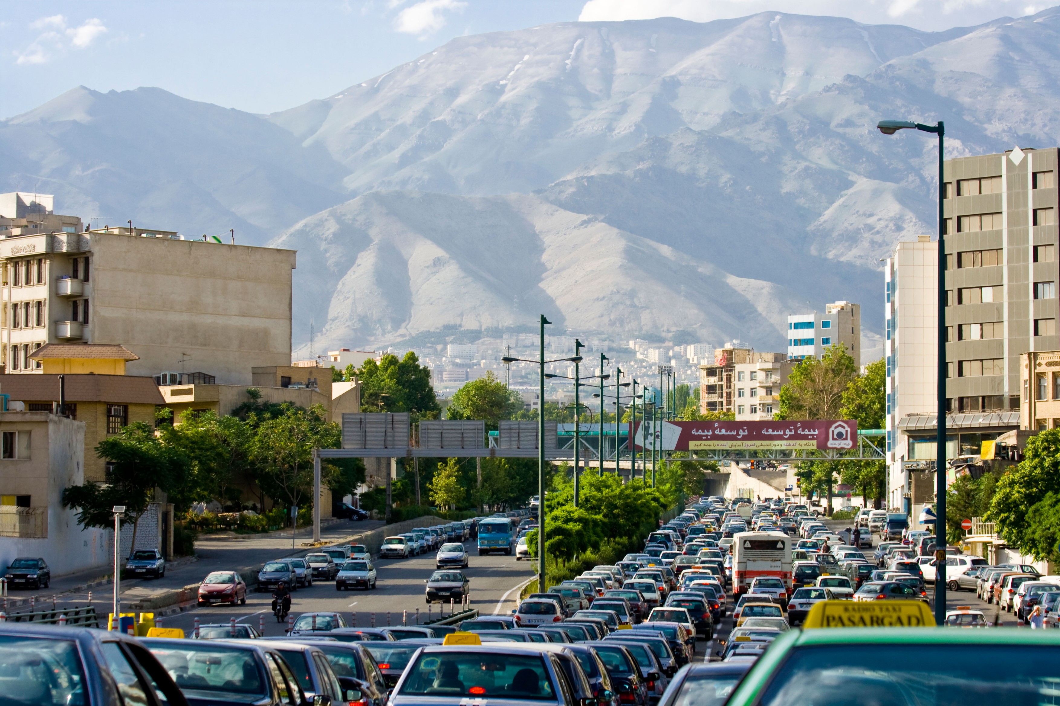 „S-ar putea să fim nevoiți să evacuăm Teheranul”. Criza „de neimaginat” cu care se confruntă Iranul, mai gravă decât o bombă