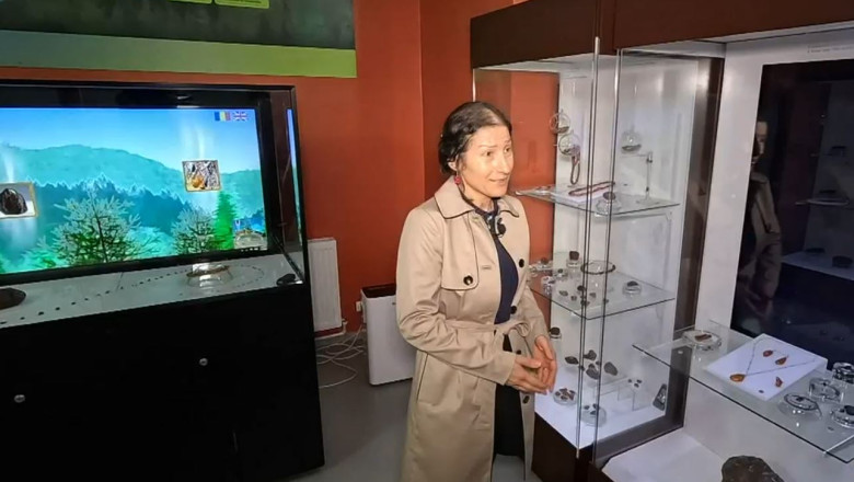 Diana-Gavrila-impreuna-fara-ura-muzeul-chihlimbarului