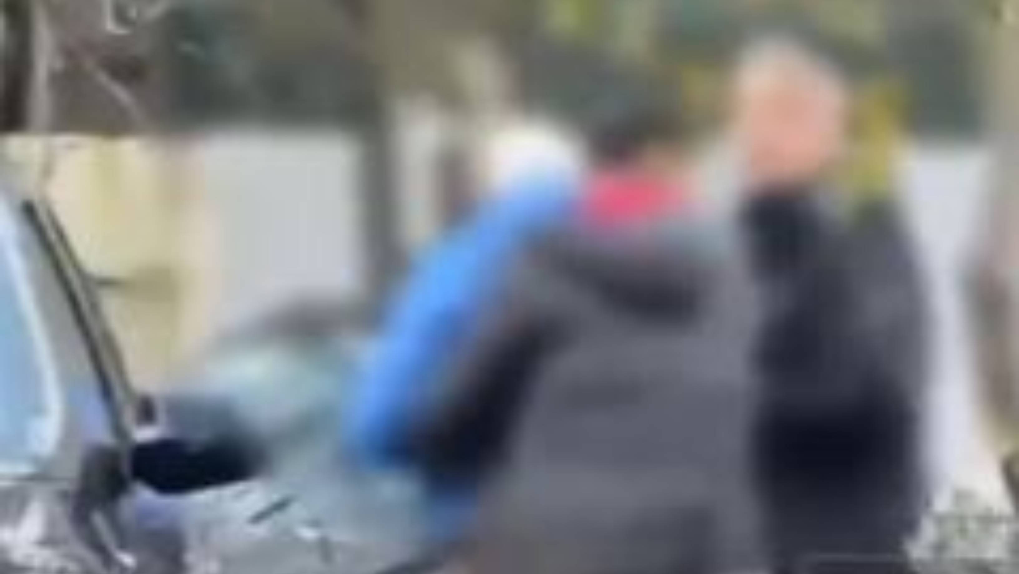 Încă un livrator străin a fost agresat în București. Un tânăr a încercat să-i fure scuterul, dar a fost imobilizat