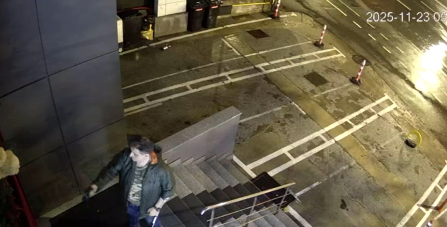 Medicul care a intrat cu mașina în Ambasada Rusiei de la București este acuzat că a amenințat un coleg. Anunțul polițiștilor