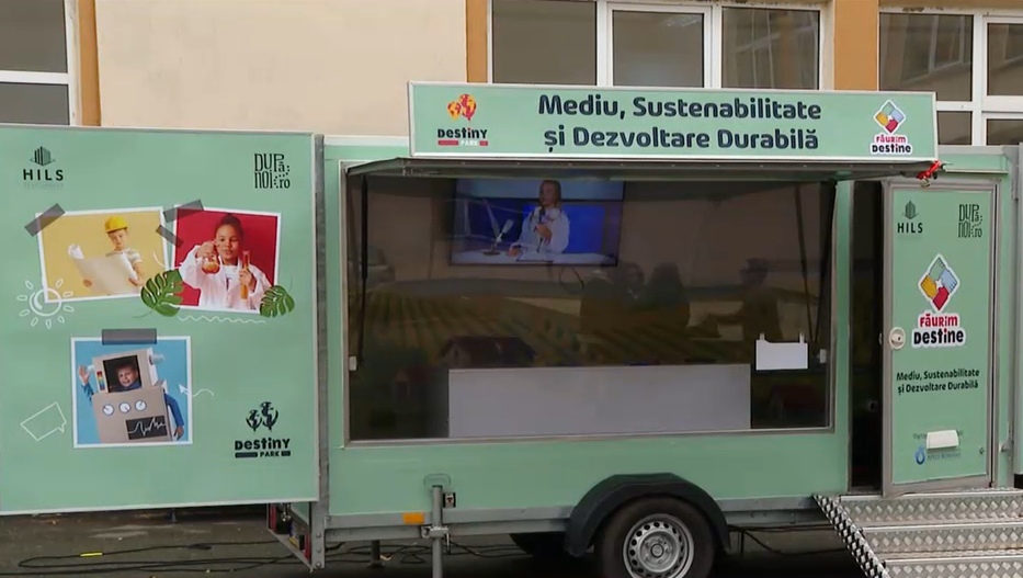 Caravana „Făurim Destine în Școli” își continuă drumul prin unitățile de învățământ