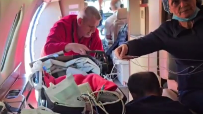 Operațiune medicală în premieră pentru salvarea unei fetițe de 5 luni. Mama: Un moment dificil, dar o să ne întoarcem cu bine