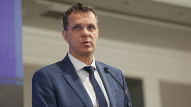 BUCURESTI - CONFERINTA - COOPERAREA IN INDUSTRIA APARARII - RO -