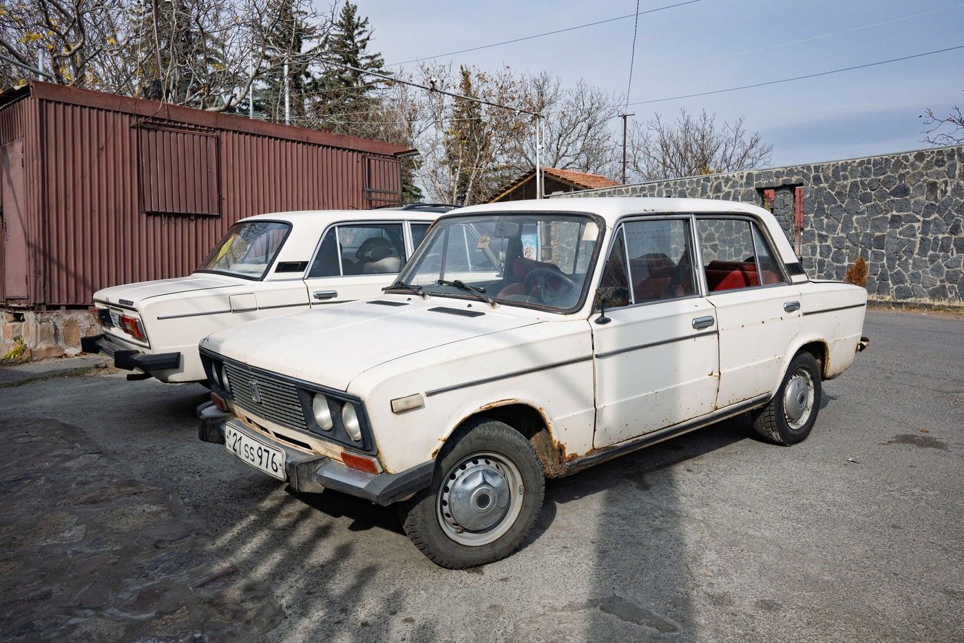 Producția de autoturisme Lada se așteaptă să scadă cu 40% în acest an. Brandul rusesc fabrică acum mai puțin decât Dacia, la Mioveni