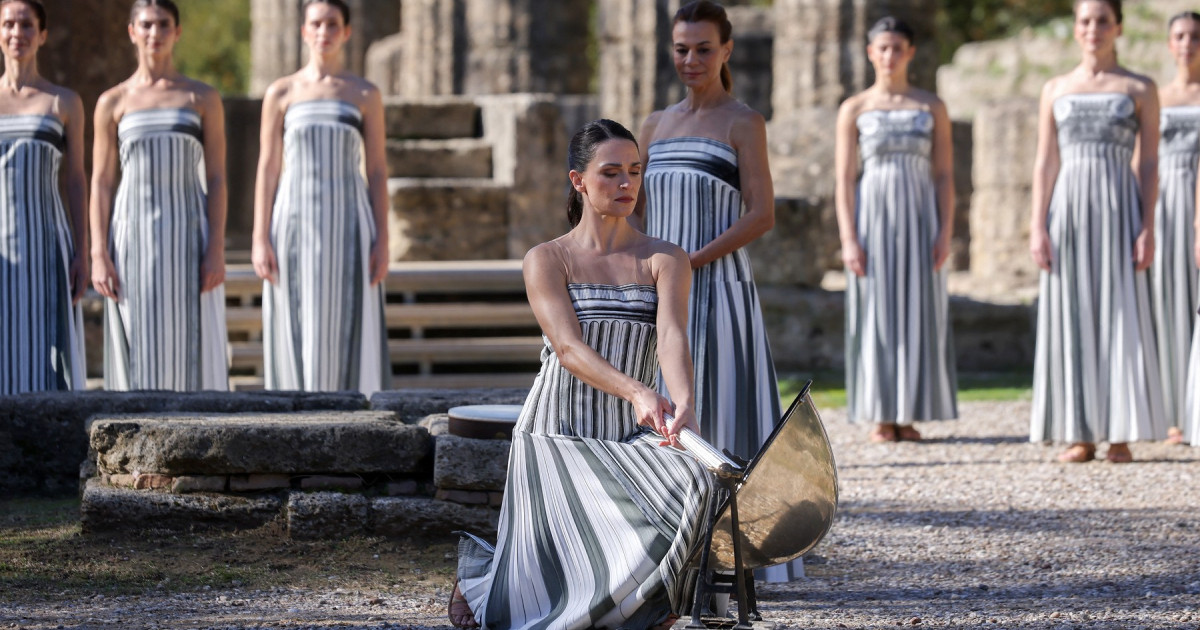 Ceremonia aprinderii flăcării olimpice în Grecia