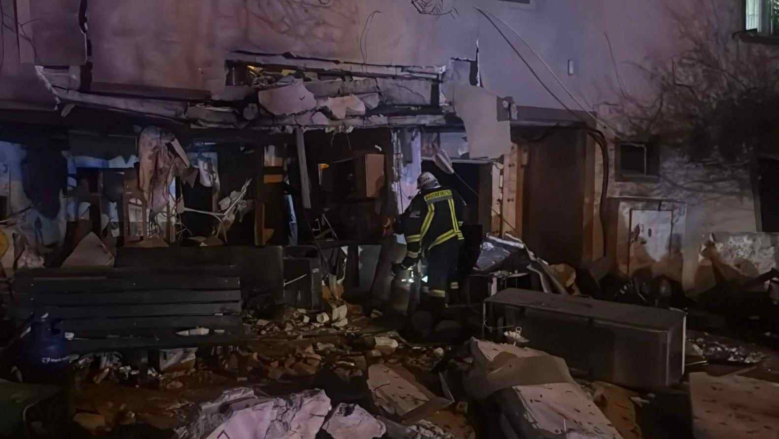 Explozie puternică într-un apartament din Buftea: 2 victime, imobilul prezintă risc de prăbușire