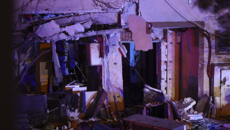 Urmări ale exploziei produse la un bloc de locuințe din Buftea, județul Ilfov, 25 noiembrie 2025.