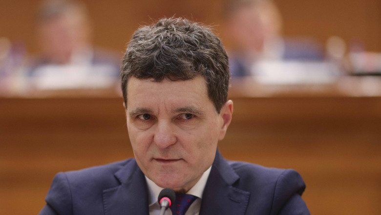 VIDEO  Nicușor Dan, declarații la bordul avionului Spartan cu care a mers la Paris: „Nu e momentul pentru revoluții în România”