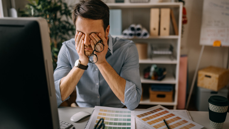 Românii ar putea primi concediu plătit pentru burnout. Ce prevede proiectul de lege și ce s-ar schimba pentru angajați