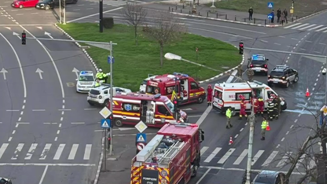 Accident grav în București cu o ambulanță a MApN în care se aflau mai mulți militari