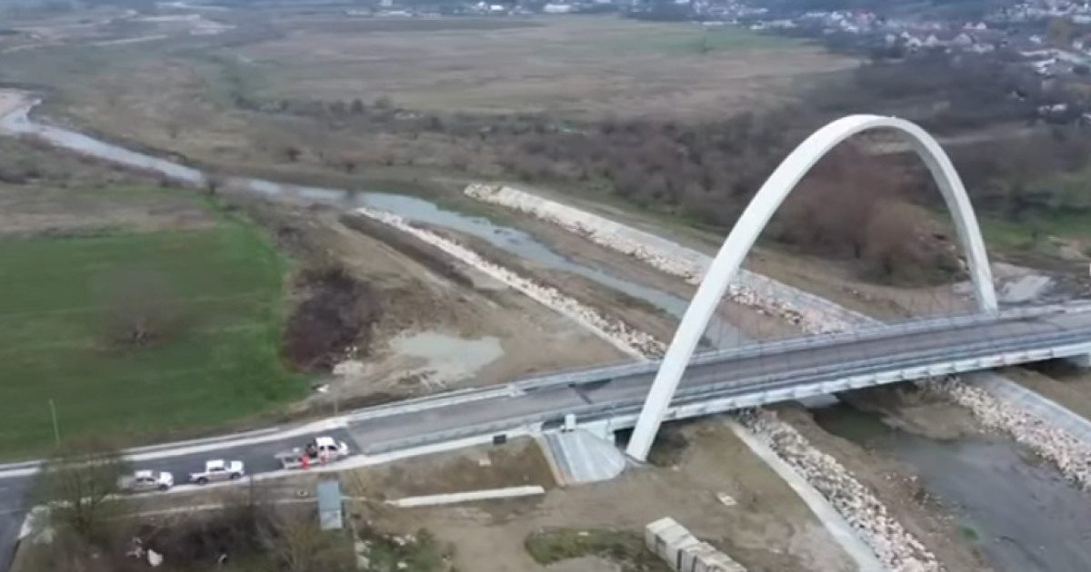 Podul cu cel mai mare arc parabolic din România