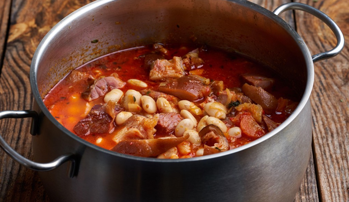 Meniu tradițional de 1 Decembrie: Fasole egipteană cu ciolan din Chile