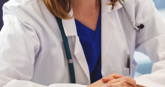 Doctoriță cercetată după ce nu s-a prezentat la locul de muncă, deşi figura ca fiind prezentă tot programul