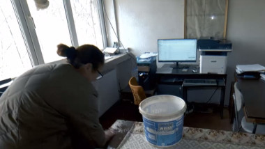 angajati stat in ploaie