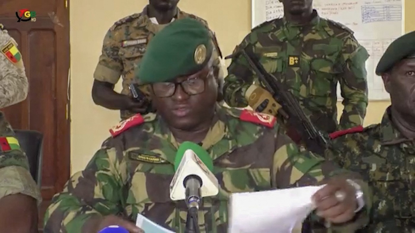 Lovitură de stat în Guineea-Bissau. Preşedintele a fost arestat, iar alegerile suspendate cu o zi înainte de anunţarea rezultatelor