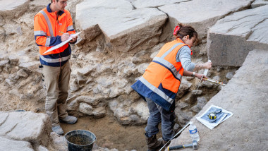 Two archaeologists on the site of the discovery of exceptional remains at the Loyasse cemetery.