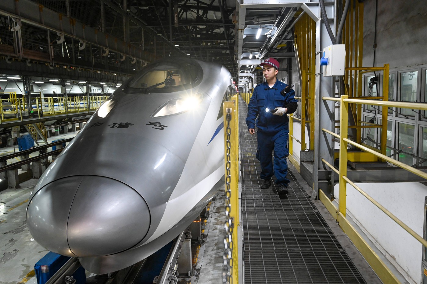 Tragedie feroviară în China: 11 morți și doi răniți după ce un tren de testare a lovit muncitorii pe șine