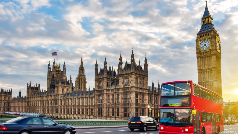 londra fotografie generica parlamentul si un autobuz cu etaj