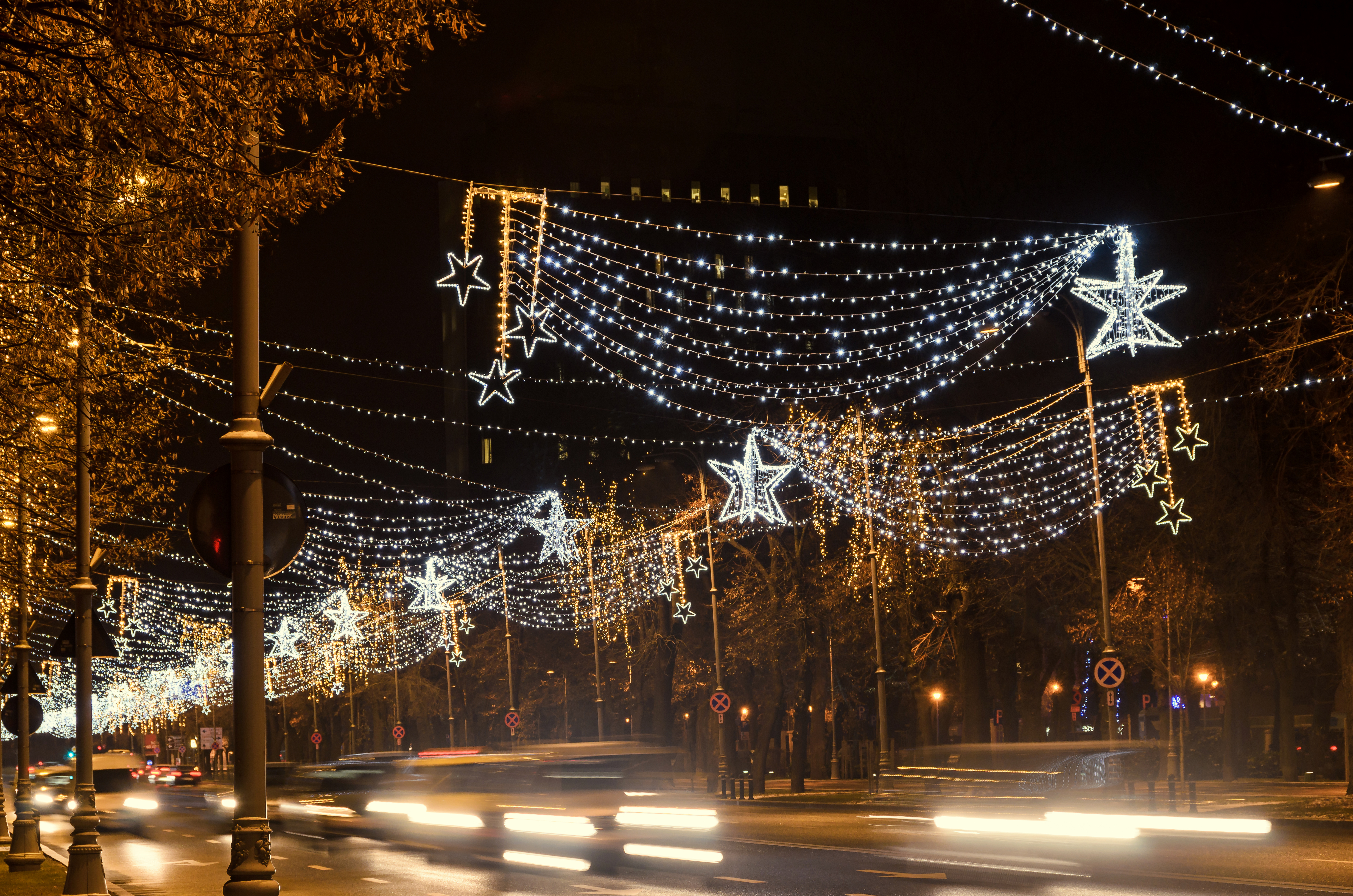 Când se aprind luminile de sărbători în București. Ce evenimente sunt organizate în Piața Constituției