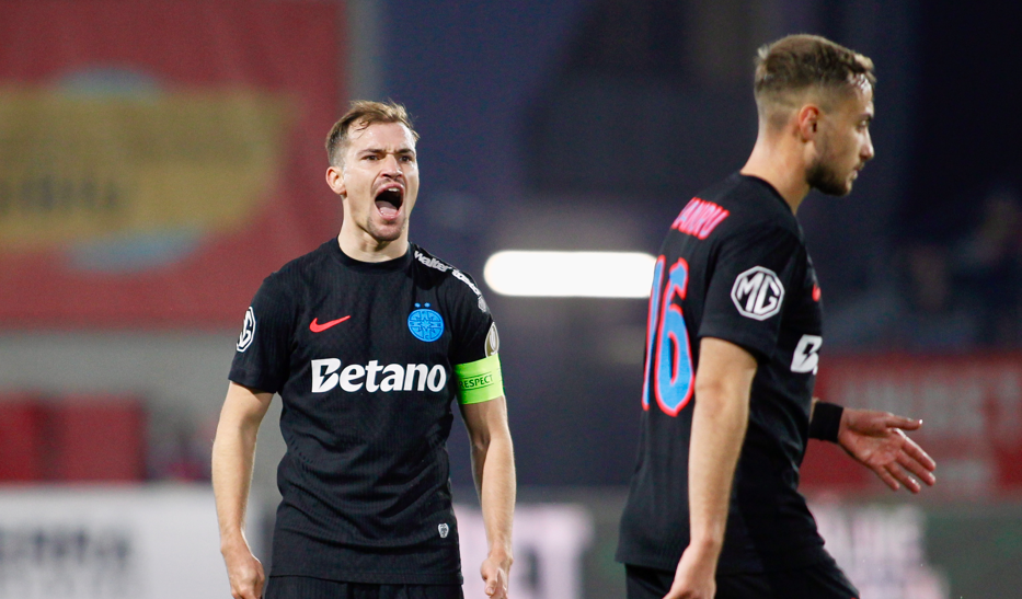 Europa League. FCSB a pierdut confruntarea cu Steaua Roşie Belgrad, deşi a avut superioritate numerică din minutul 27