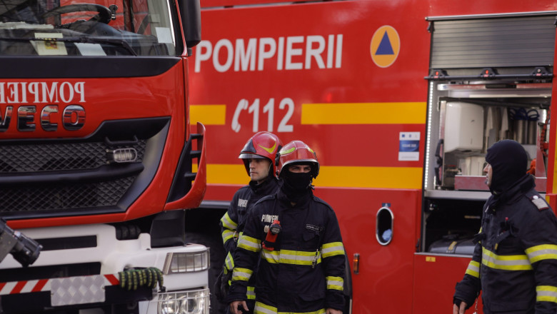 Explozie puternică, urmată de incendiu, într-un imobil din Râmnicu Vâlcea. Un bărbat a fost rănit
