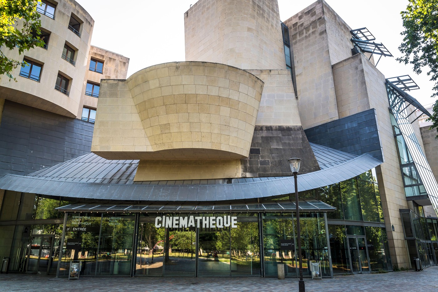 Ploșnițele au închis un cinematograf celebru din Paris: Cinemateca Franceză este infestată