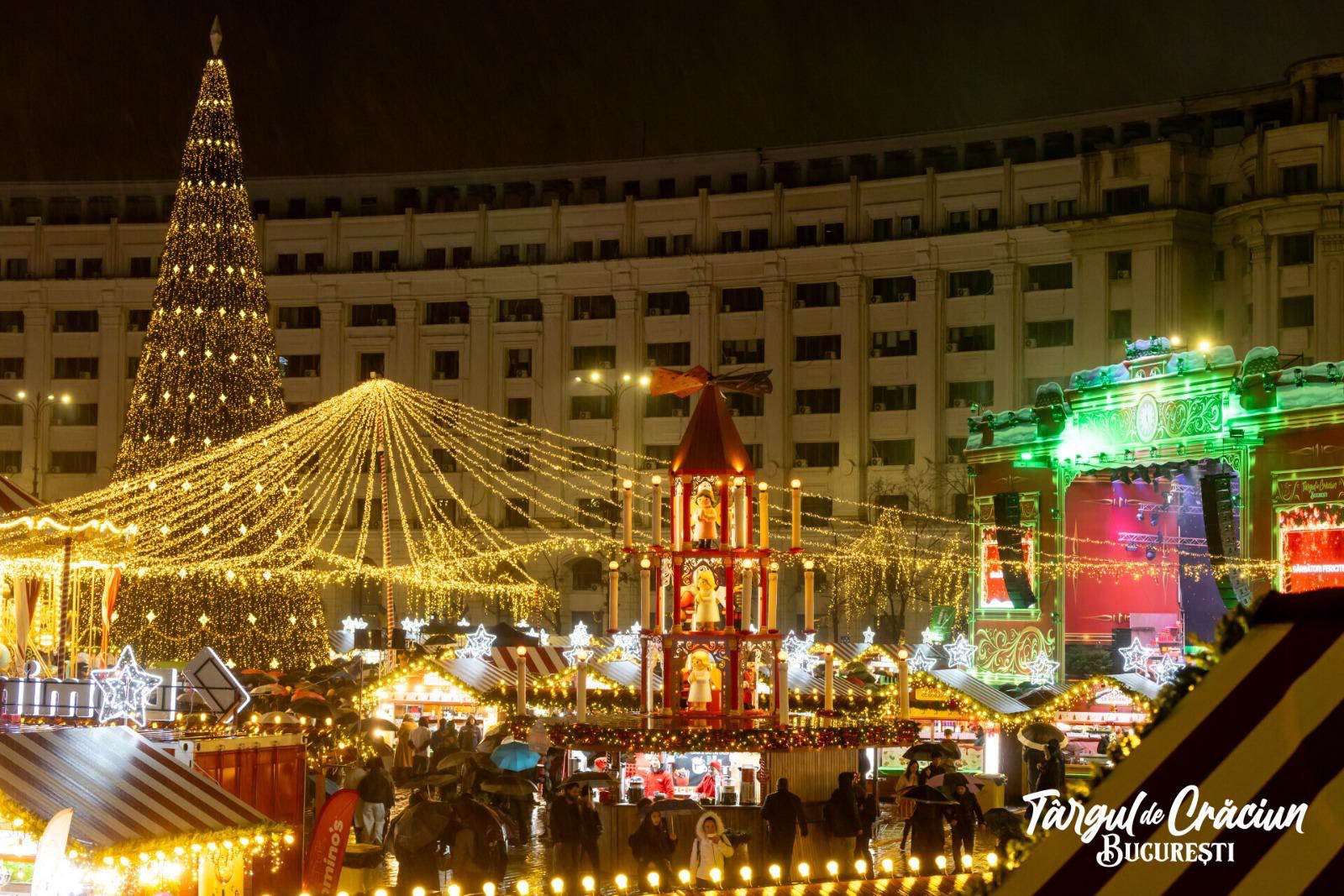 Luminițele de sărbători au fost aprinse în Capitală. Primarul interimar a deschis Târgul de Crăciun din Piața Constituției